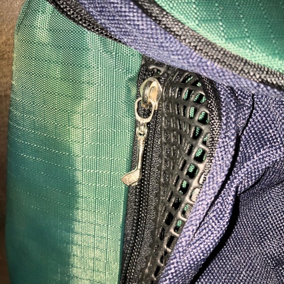 FedEx Insulated Lunch Bag in Blue and Green cooler - Picture 3 of 4